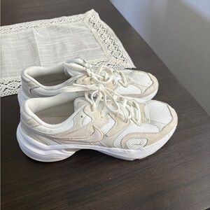 WOMEN'S NIKE AL8 SNEAKERS